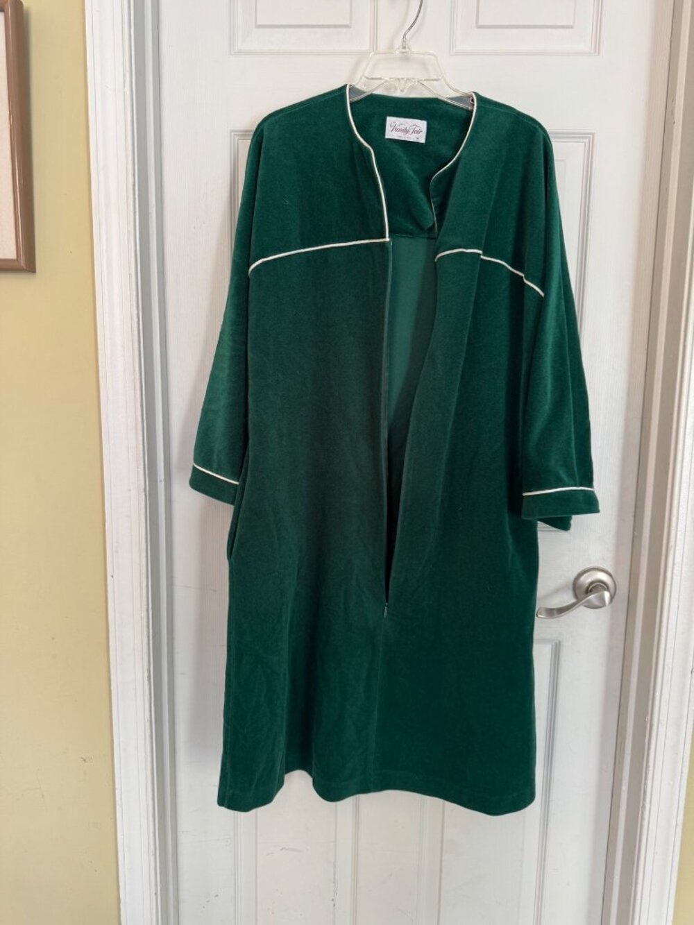 Vintage Vanity Fair Green Velvet Velour House Coat Robe Medium Retro Pocket - Picture 8 of 9